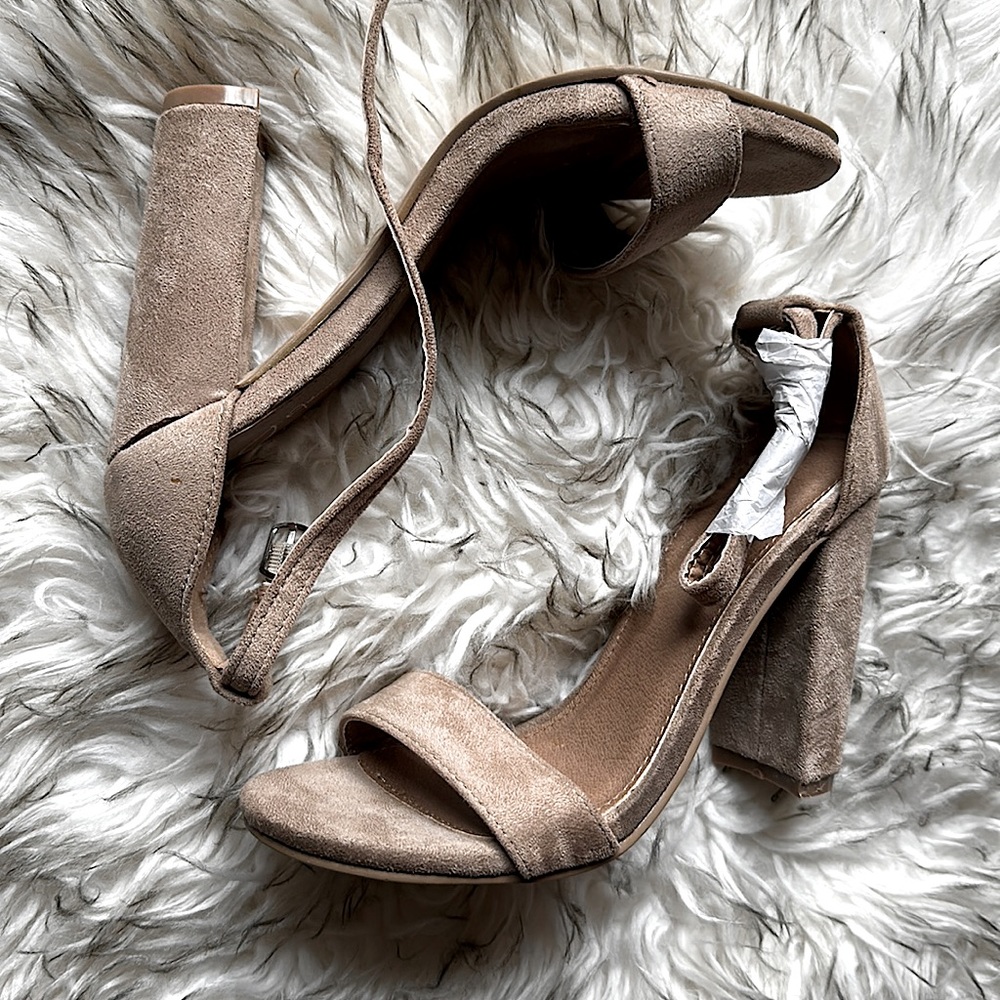 // Nude pumps ✨